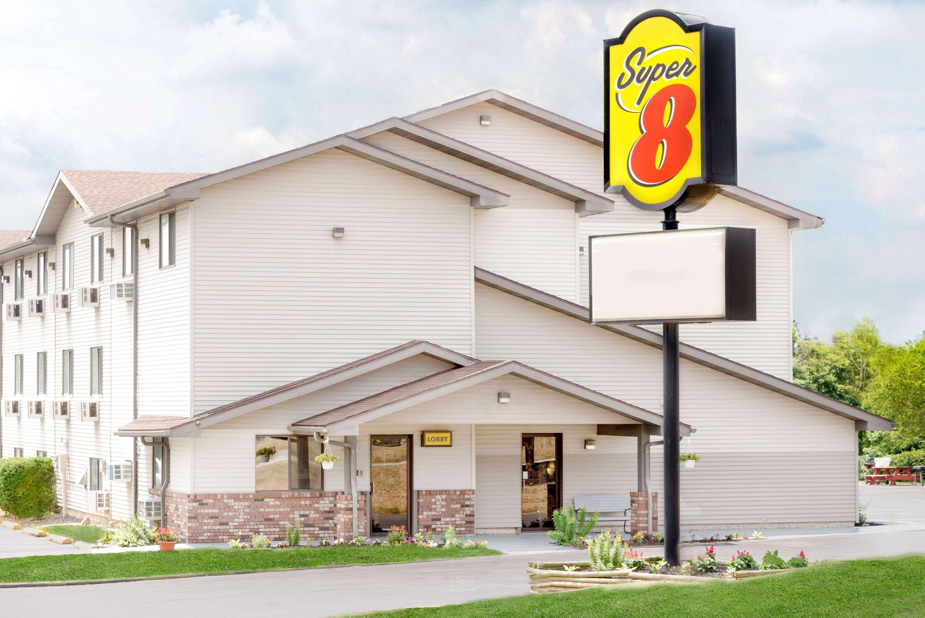 Super 8 By Wyndham Kent/Akron Area Eksteriør bilde